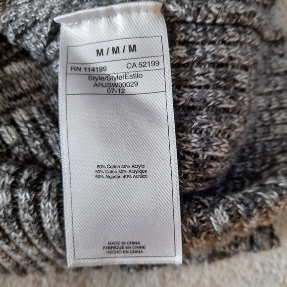 Roxy Grey Sweater - Size Medium - Picture 7 of 8